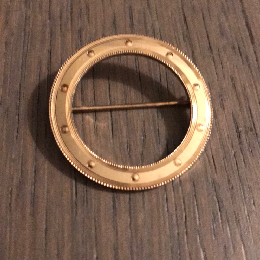 14k gold circular brooch